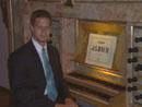 35KB Chorleiter Andreas Penninger an der Orgel (35KB)
